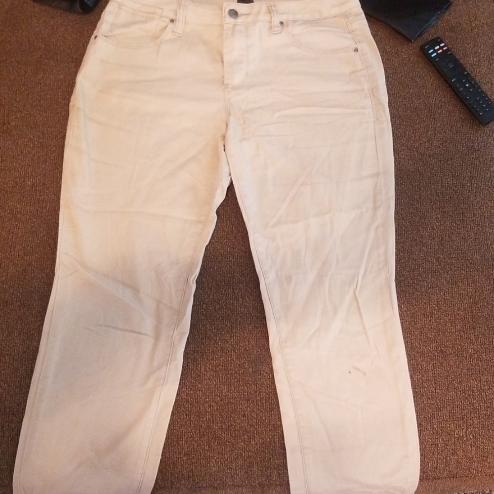 Kaki pants